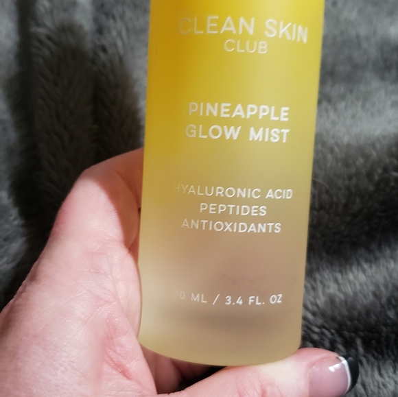Clean Skin Club Pineapple Glow Mist - Picture 3 of 10